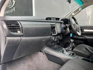 Toyota Hilux 2.4GD-6 single cab 4x4 Raider manual - Image 9