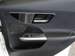 Mercedes-Benz C-Class C200 Avantgarde - Image 20