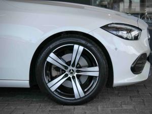 Mercedes-Benz C-Class C200 Avantgarde - Image 23