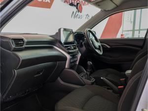 Toyota Urban Cruiser 1.5 XR manual - Image 7