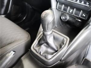 Toyota Urban Cruiser 1.5 XR manual - Image 9