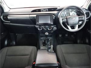 Toyota Hilux 2.4GD-6 double cab Raider manual - Image 6