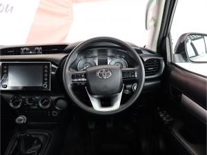 Toyota Hilux 2.4GD-6 double cab Raider manual - Image 8