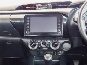 Toyota Hilux 2.4GD-6 double cab Raider manual - Image 10