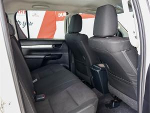 Toyota Hilux 2.4GD-6 double cab Raider manual - Image 12