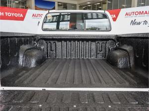 Toyota Hilux 2.4GD-6 double cab Raider manual - Image 13