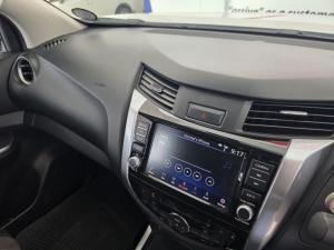 Nissan Navara 2.5D LE 4X4 automatic D/C - Image 12