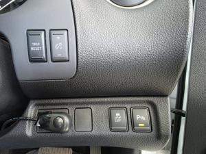 Nissan Navara 2.5D LE 4X4 automatic D/C - Image 16