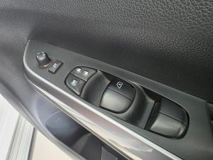 Nissan Navara 2.5D LE 4X4 automatic D/C - Image 17