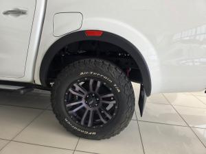 Nissan Navara 2.5D LE 4X4 automatic D/C - Image 8