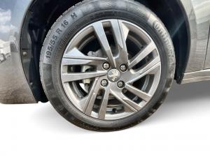 Peugeot 208 1.2 Active - Image 16