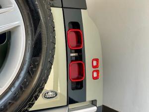 Land Rover Defender 110 D300 SE - Image 10