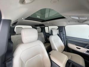 Land Rover Defender 110 D300 SE - Image 19