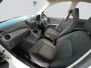 Hyundai i10 1.1 GLS/MOTION - Image 3