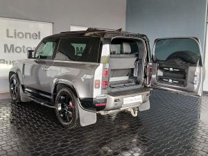 Land Rover Defender 90 D300 X-Dynamic SE - Image 27