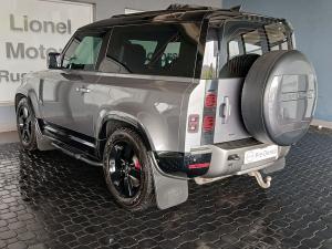 Land Rover Defender 90 D300 X-Dynamic SE - Image 4