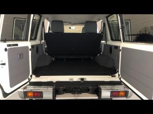 Toyota Land Cruiser 76 4.5D-4D V8 station wagon LX - Image 18