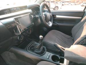 Toyota Hilux 2.4GD-6 double cab 4x4 Raider manual - Image 7