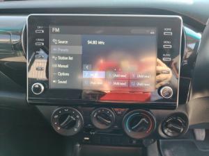 Toyota Hilux 2.4GD-6 double cab 4x4 Raider manual - Image 13