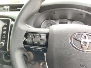 Toyota Hilux 2.4GD-6 single cab Raider manual - Image 9