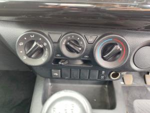Toyota Hilux 2.4GD-6 single cab Raider manual - Image 17