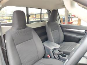 Toyota Hilux 2.4GD-6 single cab Raider manual - Image 18