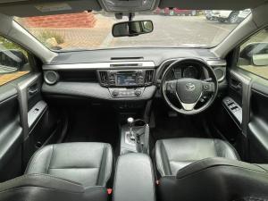 Toyota RAV4 2.2D-4D AWD VX - Image 6