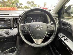 Toyota RAV4 2.2D-4D AWD VX - Image 8