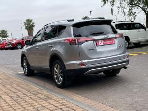 Toyota RAV4 2.2D-4D AWD VX - Image 15