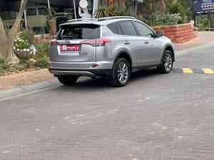 Toyota RAV4 2.2D-4D AWD VX - Image 2