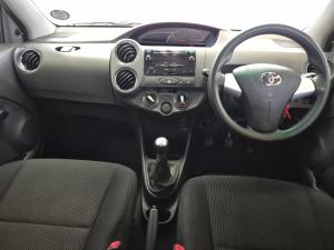 Toyota Etios hatch 1.5 Sprint - Image 6