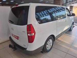 Hyundai H-1 2.5VGTi bus Elite 12-seater - Image 2