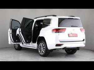 Toyota Land Cruiser 300 3.3D ZX - Image 10