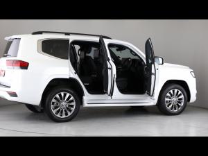 Toyota Land Cruiser 300 3.3D ZX - Image 16