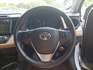 Toyota RAV4 2.2D-4D AWD VX - Image 8