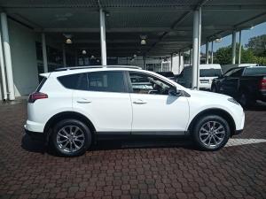 Toyota RAV4 2.2D-4D AWD VX - Image 3