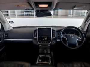 Toyota Land Cruiser 200 4.5D-4D V8 VX-R - Image 6