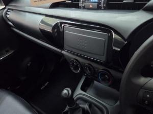 Toyota Hilux 2.4 GD-6 SR 4X4S/C - Image 9