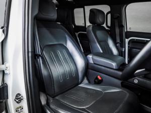 Land Rover Defender 110 D300 X-Dynamic SE - Image 12