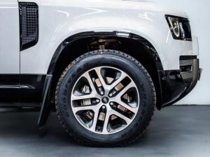 Land Rover Defender 110 D300 X-Dynamic SE - Image 4