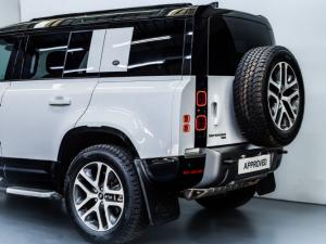 Land Rover Defender 110 D300 X-Dynamic SE - Image 9