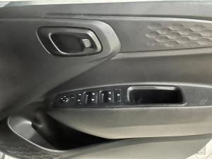 Hyundai Grand i10 1.0 Premium hatch - Image 6