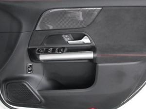 Mercedes-Benz GLA GLA200d Progressive - Image 11