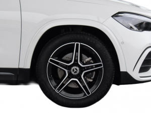Mercedes-Benz GLA GLA200d Progressive - Image 20