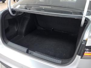 Volkswagen Polo sedan 1.6 manual - Image 12