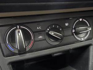 Volkswagen Polo sedan 1.6 manual - Image 4