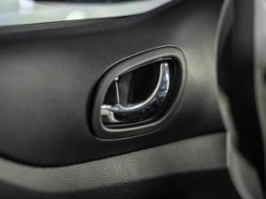 Nissan Navara 2.5DDTi double cab LE Plus - Image 33