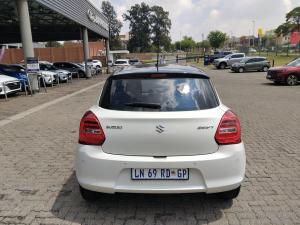 Suzuki Swift 1.2 GLX auto - Image 16
