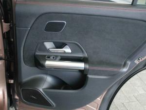 Mercedes-Benz GLA GLA200d Progressive - Image 18
