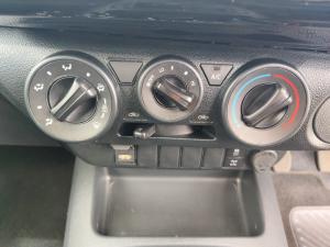 Toyota Hilux 2.4GD-6 single cab Raider manual - Image 17